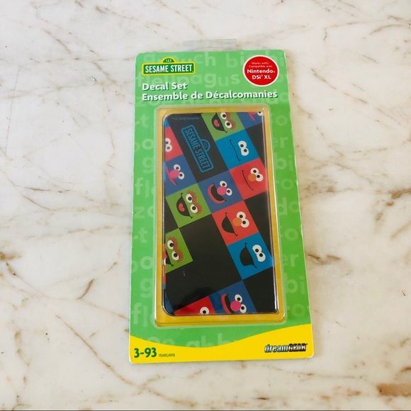 SESAME STREET DreamGear Decal Set NINTENDO DSi XL - Picture 1 of 2